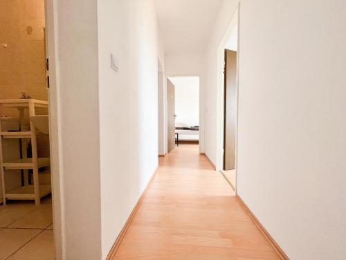 Home4Now BM01 Monteursunterkunft in Bergheim I 3 Schlafzimmer fur 6 Personen I Kuche I SmartTV I WiF in Bergheim