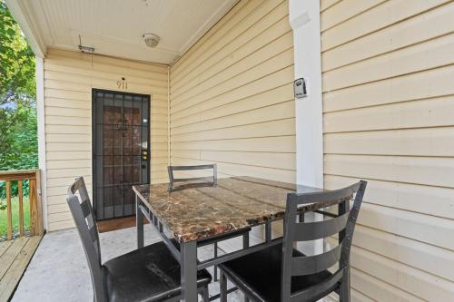 Midtown 2BR Home Near DT and G Aquarium in Knight Park-Howell Station