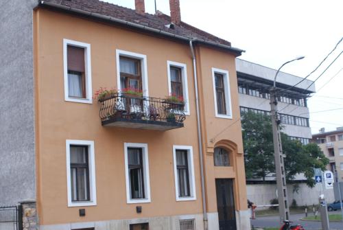 Entrance, Regiposta Apartman in Miskolc