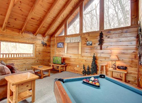 Pool table, hot tub, and adorable 1BR log cabin for a perfect stay!, Sevierville (fotografie 2)