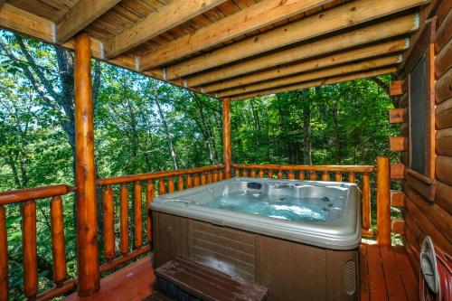 Pool table, hot tub, and adorable 1BR log cabin for a perfect stay!, Sevierville (fotografie 4)