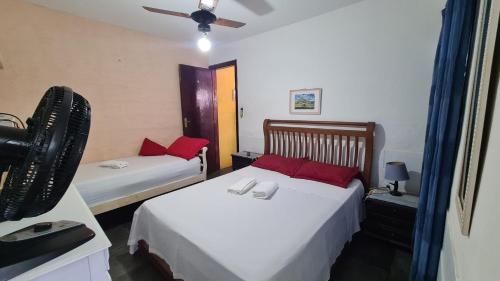 1 double bed, 1 twin bed