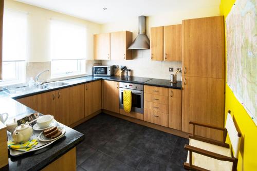 Konyha, 12 & 14 On the Hill Aberfoyle, twin holiday cottages in Scenic Loch Lomond & Trossachs National Park in Aberfoyle