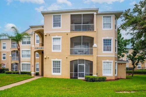 3 Bedroom Resort Style Condo, 3 Miles to Disney! in Kissimmee, USA