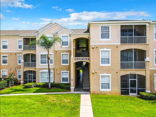 3 Bedroom Resort Style Condo, 3 Miles to Disney! in Kissimmee, USA