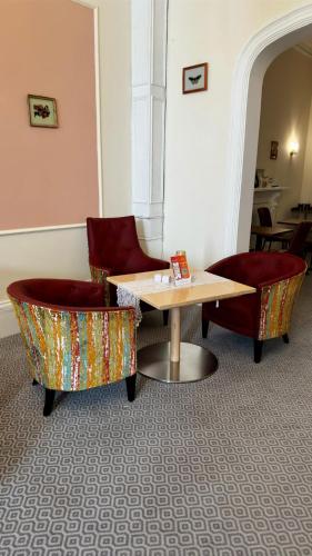 Acacia Hotel - image 13