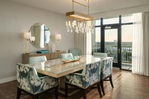 642630214 Hotel Effie Sandestin Resort, Autograph Collection