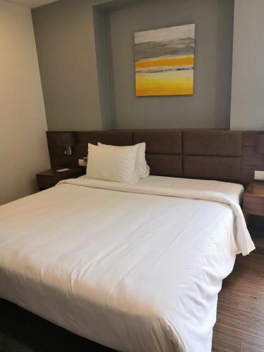 Saigon Hotel - 4B Thi Sach Street