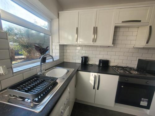 Contractor Friendly Spacious 3 Bed With Private Parking, Leeds (Foto 8)