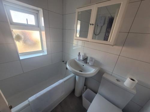 Contractor Friendly Spacious 3 Bed With Private Parking, Leeds (Foto 7)
