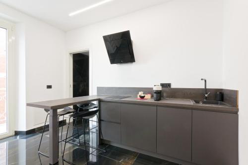 One-Bedroom Apartment image 10
