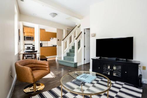 Delightful North End Apt 2BR 2BA Laundry – khách sạn tại Cuối Phía Bắc