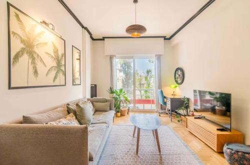 Stylish 1BR in Kolonaki l Dedicated Workspace, Atény