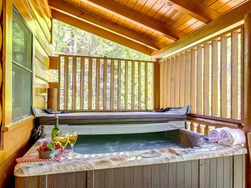 Pool table, hot tub, 2 bedroom in great location!, Sevierville (foto 3)