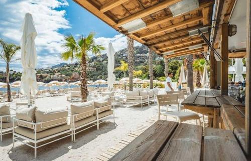 2 pièces en bord de mer avec piscine et jardin