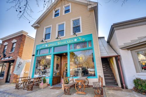 Family-Friendly Main St Gloucester Apt w/ Balcony!