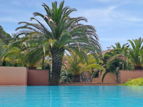 2 pièces en bord de mer avec piscine et jardin