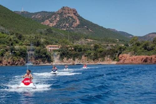 2 pièces en bord de mer avec piscine et jardin