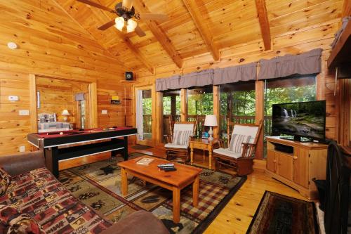 Get SNUGGLED IN at this cozy 1BR cabin with hot tub and pool table!, Sevierville (photo 9)