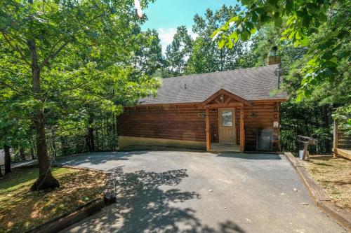 Get SNUGGLED IN at this cozy 1BR cabin with hot tub and pool table!, Sevierville (photo 10)