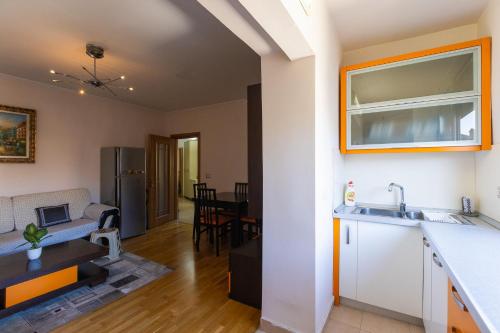 Apartment in the Center of Tirana, Тирана (фото 6)