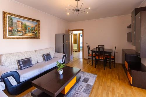 Apartment in the Center of Tirana, Тирана (фото 4)