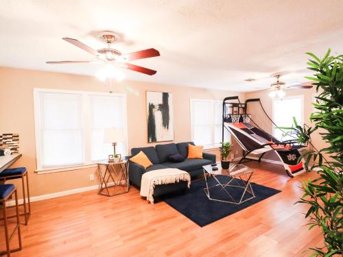 Houston Heights with Basketball Arcade, Vending Machine in Houston, USA