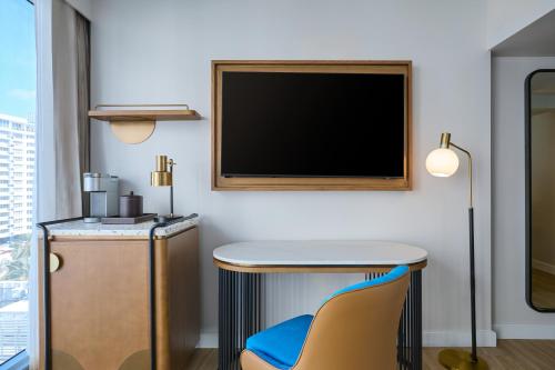 room detail thumbnail 2