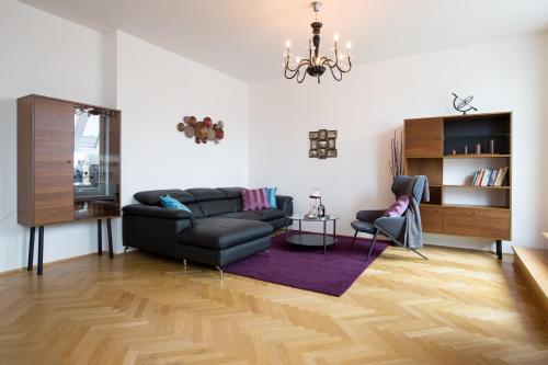Modern Three-Bedroom Penthouse Apartment - Getreidemarkt 18, 1010 Vienna
