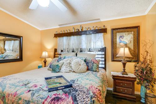 College Station Lodge with Hot Tub and Prvt Courtyard! - image 13