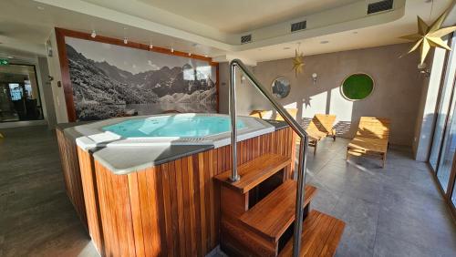 Zakopane 49 - Apartament Zakopianski z ogrodkiem - Jacuzzi & Sauna & Silownia & Plac Zabaw 5-Star Single Room lobby