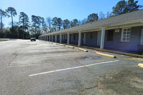 Crown Inn by OYO Orangeburg Hwy 301 - image 7