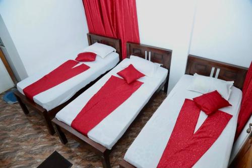 2 double beds