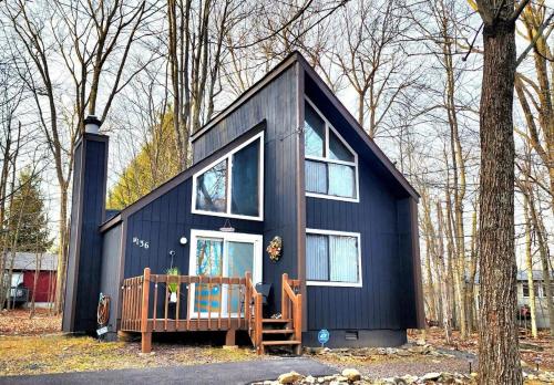 Cozy Ski Chalet in the Heart of the Poconos