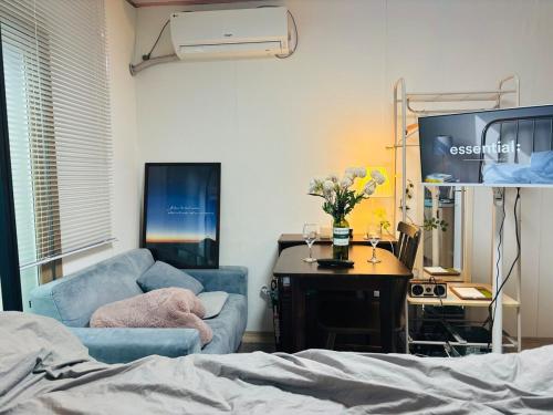 Cozy house with terrace Near the courthouse shift Netflix available for free Board games