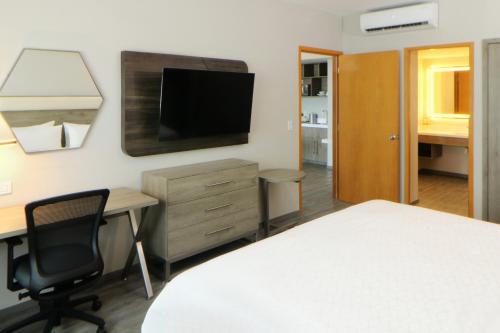642686817 Holiday Inn Express Manzanillo by IHG