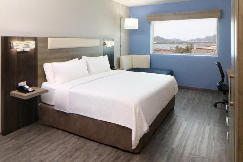 642687586 Holiday Inn Express Manzanillo by IHG