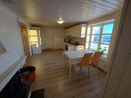 House with seaview to the lake Mjøsa, 8 min to town center Gjøvik in Ringsaker