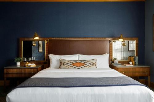 The Barfield, Autograph Collection