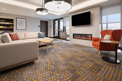 홀리데이 인 호텔 앤드 스위트 리치먼드 웨스트 엔드 바이 IHG - 숙소 외관