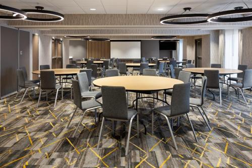 홀리데이 인 호텔 앤드 스위트 리치먼드 웨스트 엔드 바이 IHG - 회의실/연회장
