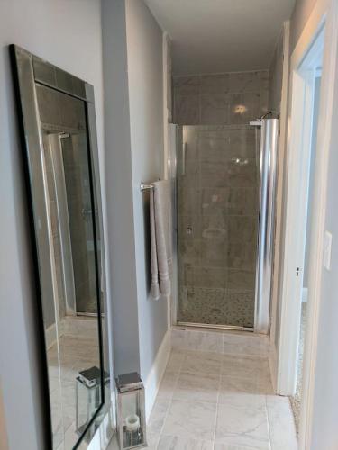 Middletown Centenarian 4 Bed 2 Bath Sleeps 12 - image 10