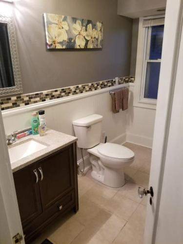 Middletown Centenarian 4 Bed 2 Bath Sleeps 12 - image 8