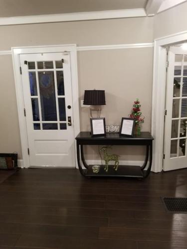 Middletown Centenarian 4 Bed 2 Bath Sleeps 12 - image 14