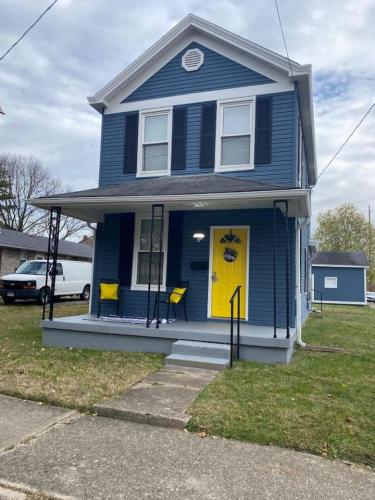 Charming Blue Haven 2Bed,1 Bath Home Sleeps 8