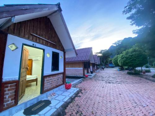Cool Pool Bungalow in Na Hin
