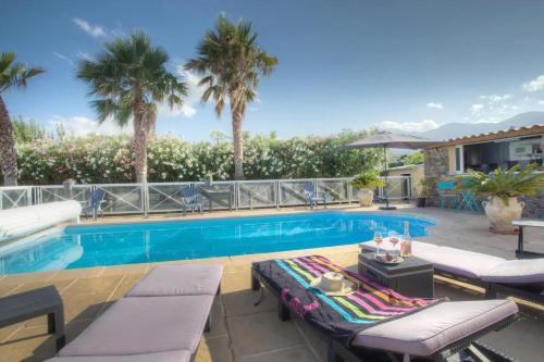 Villa familiale avec piscine à Furiani, 160 m² gîte à louer Camera