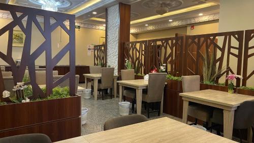 مطعم, Ishraqat Al Saad Hotel فندق اشراقه السعد in تبوك