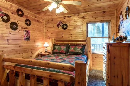 Cloud Dancer 3 Bedrooms Sleeps 10 Hot Tub Fireplace WiFi - main image