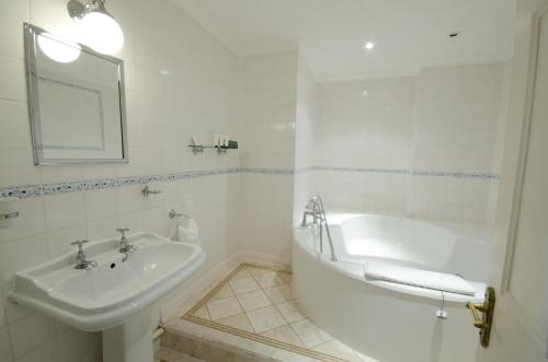 Hatton Court Hotel - image 7